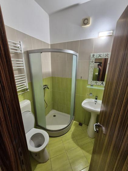 Hotel/Pensiune, de 24 mp, în Est