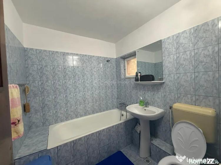 Apartament cu 3 camere decomandat în Tineretului