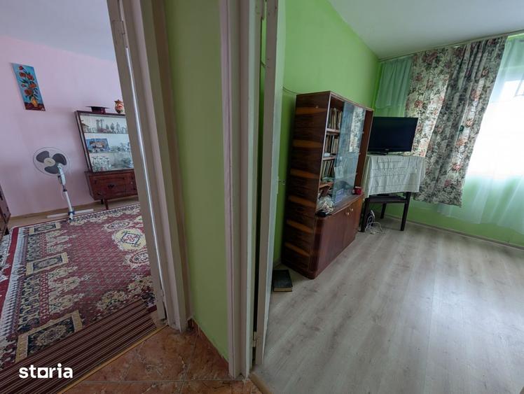 Apartament cu 3 camere decomandat în Cornișa