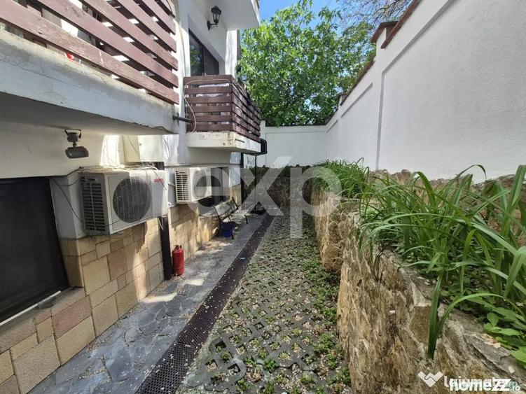Apartament cu 3 camere semidecomandat în Lacul Tei