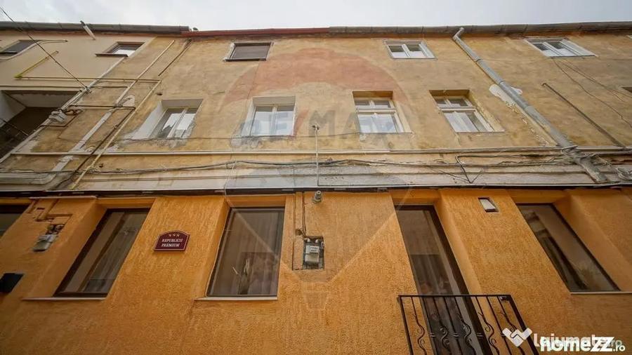 Apartament cu 3 camere nedecomandat în Centrul Istoric