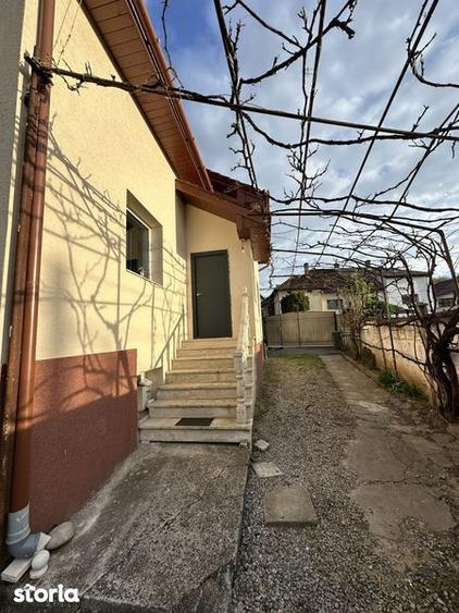 Casă cu 3 camere cu Teren 100 Mp în Central