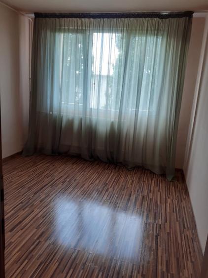 Apartament cu 4 camere decomandat în Berceni
