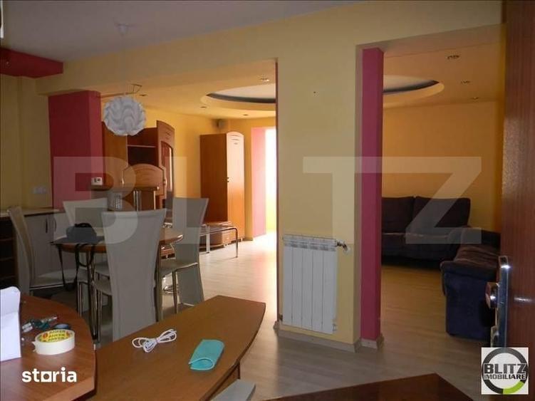 Apartament cu 3 camere semidecomandat în Plopilor