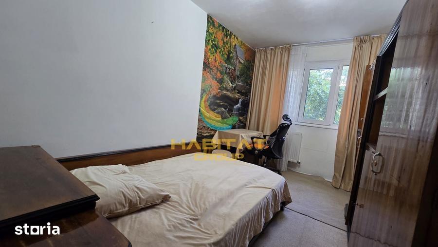 Apartament cu 3 camere semidecomandat în Berceni
