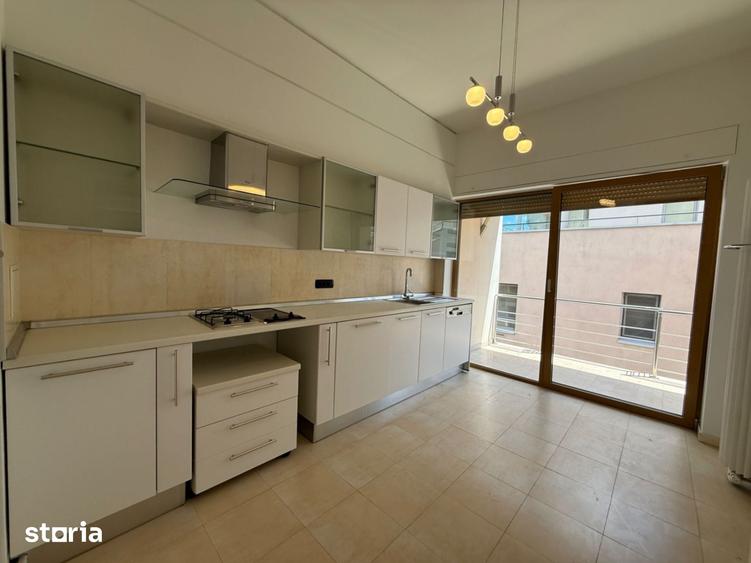 Apartament cu 5 camere în Primăverii