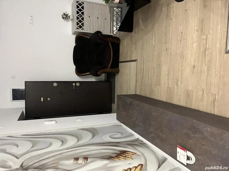 Apartament cu 3 camere decomandat în Republicii