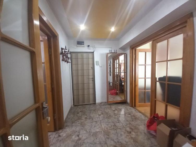 Apartament cu 3 camere decomandat în Republicii