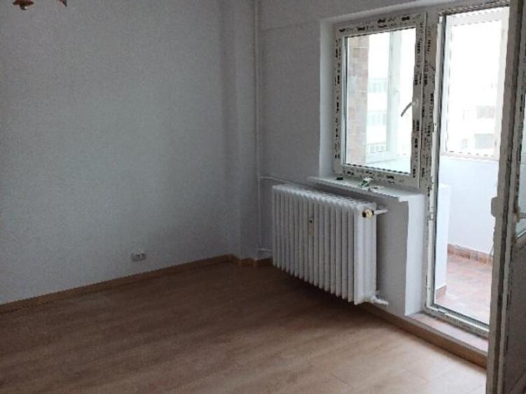 Apartament cu 4 camere decomandat în Primăverii