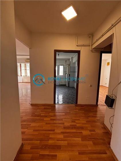 Apartament cu 3 camere decomandat în Republicii