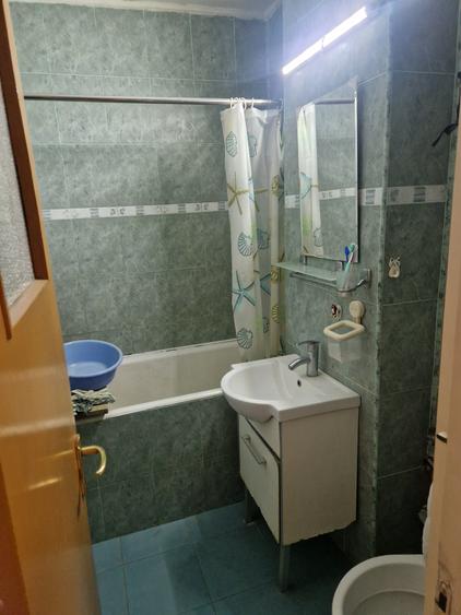 Apartament cu 3 camere semidecomandat în Bucur Obor