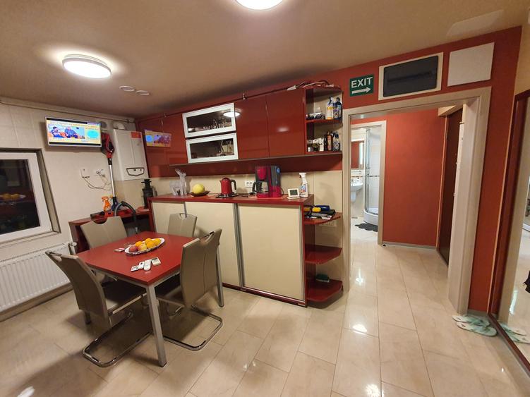 Apartament cu 3 camere semidecomandat, mobilat în Complex Studențesc