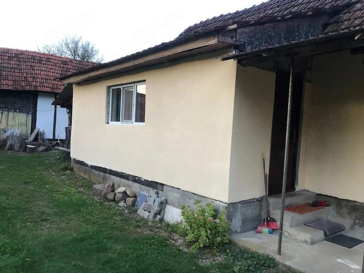 Casă cu 2 camere cu Teren 2300 Mp în Margina