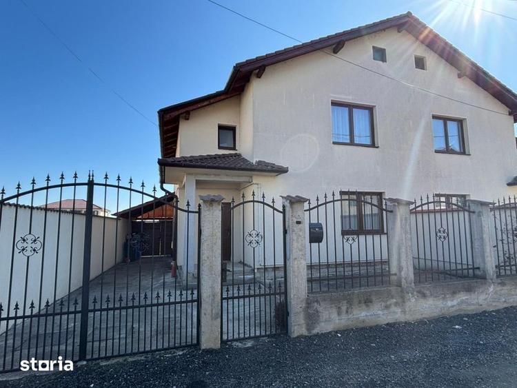 Casă cu 4 camere cu Teren 240 Mp în Central