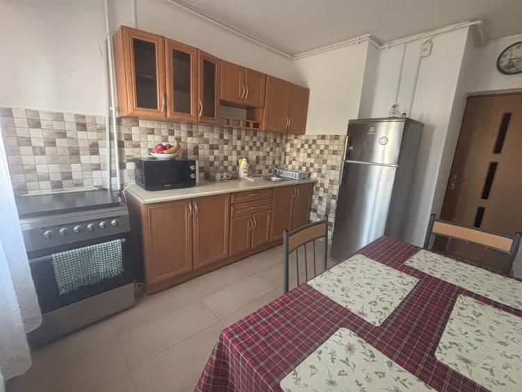 Apartament cu 2 camere decomandat în Trocadero
