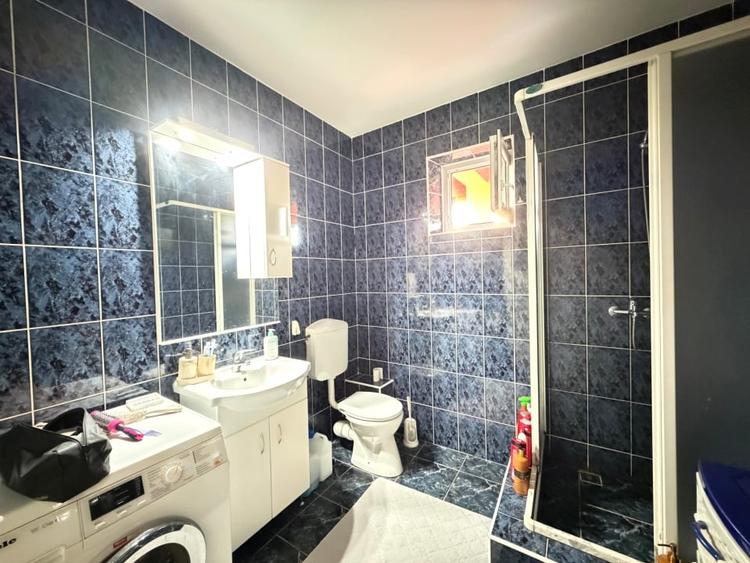 Duplex cu 8 camere cu Piscina în Cetate