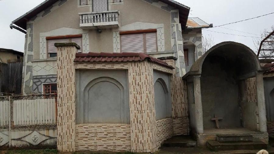Casă individuală cu 4 camere cu Teren 465 Mp în Raciu
