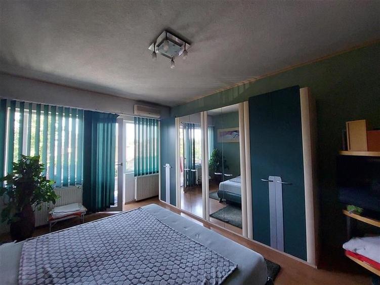 Casă individuală cu 7 camere cu Piscina în Sânnicolau Mic