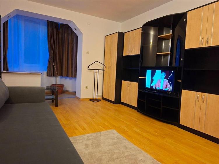 Apartament cu 2 camere decomandat, mobilat în Centrul Civic