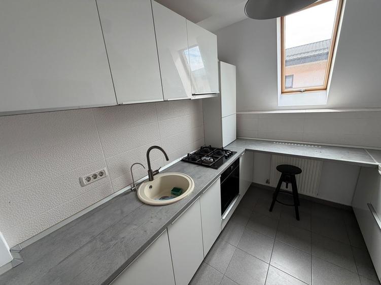 Apartament cu 4 camere decomandat, mobilat în Fundeni