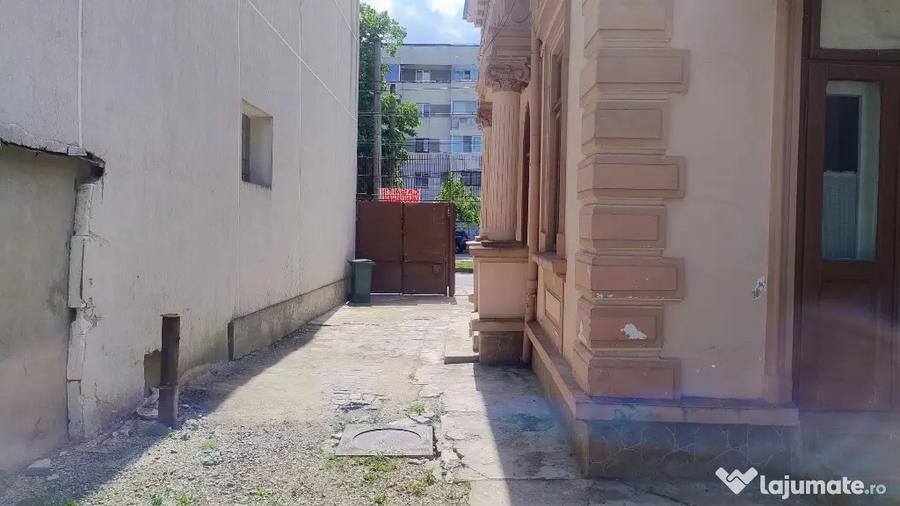 Casă cu 4 camere în Exterior Vest