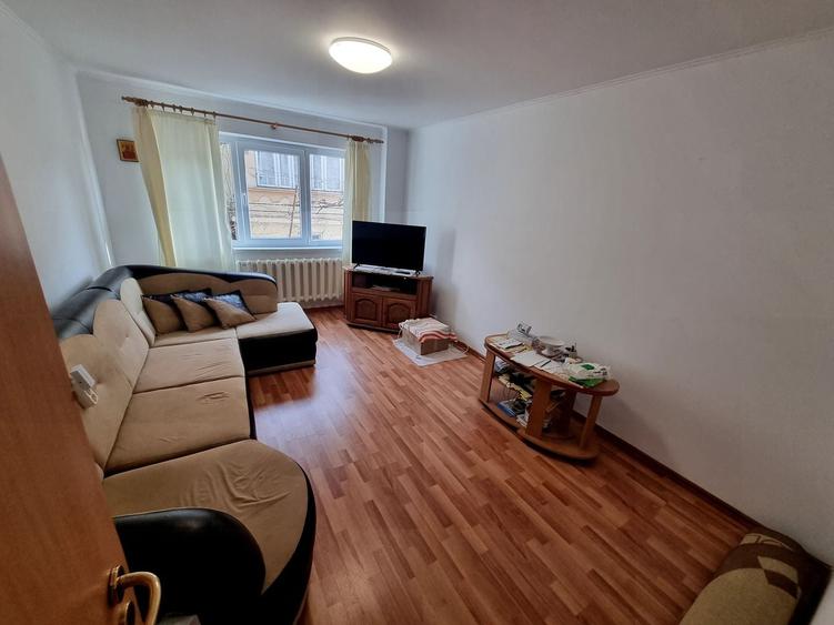 Apartament cu 4 camere decomandat, mobilat în Ultracentral