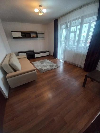 Apartament cu 3 camere semidecomandat, mobilat în Ultracentral