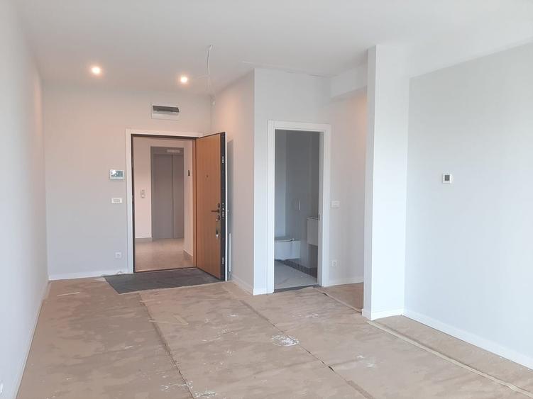 Apartament cu 3 camere decomandat în Băneasa