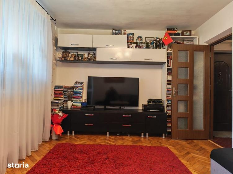 Apartament cu 3 camere decomandat, mobilat în Cornișa