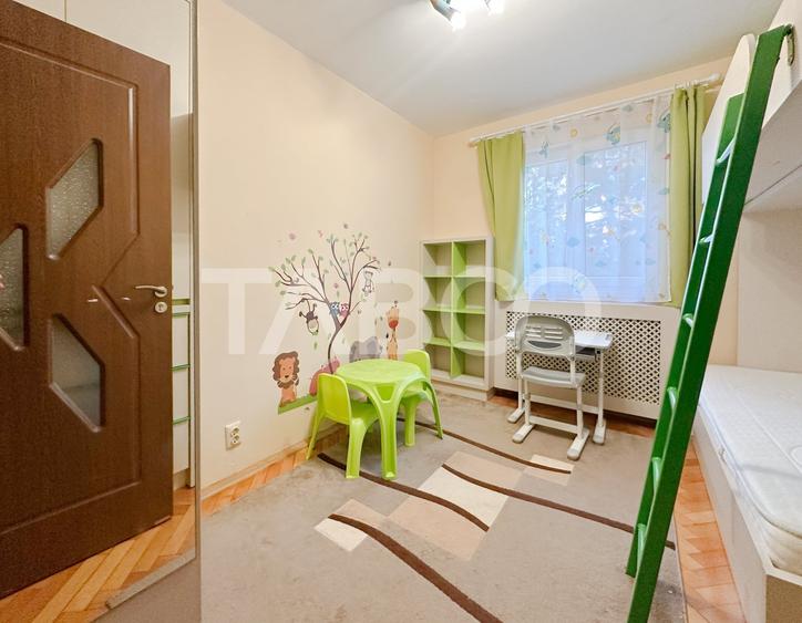 Apartament cu 3 camere semidecomandat, mobilat în Gheorgheni