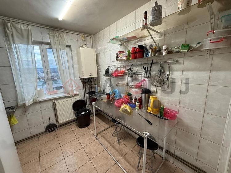 Apartament cu 4 camere semidecomandat, mobilat în Mănăștur
