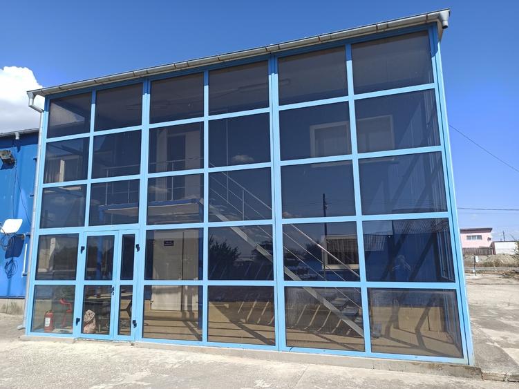 Spațiu industrial, de 1,000 mp, în Poiana
