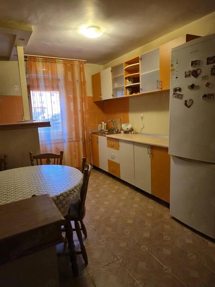 Apartament cu 3 camere decomandat, mobilat în Central