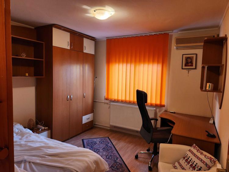 Apartament cu 3 camere decomandat în Sebastian
