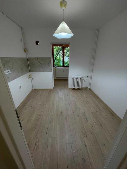 Apartament cu 2 camere decomandat în Apusului