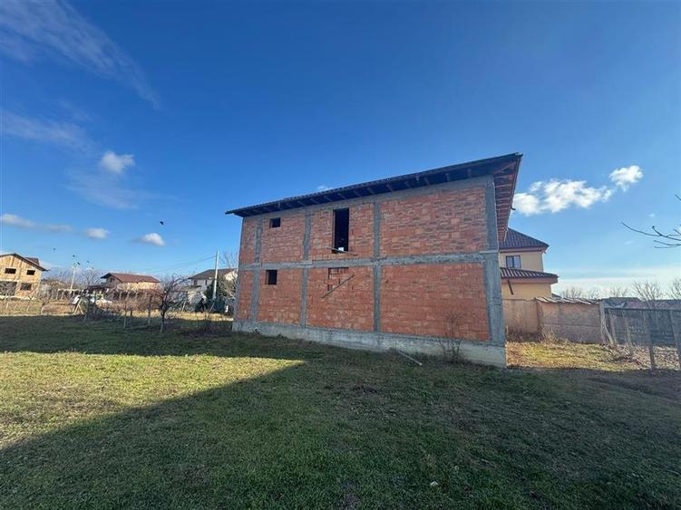 Casă individuală cu 5 camere cu Teren 377 Mp în Câmpineanca