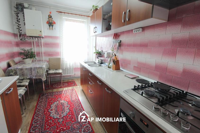 Apartament cu 2 camere decomandat, mobilat în Tudor
