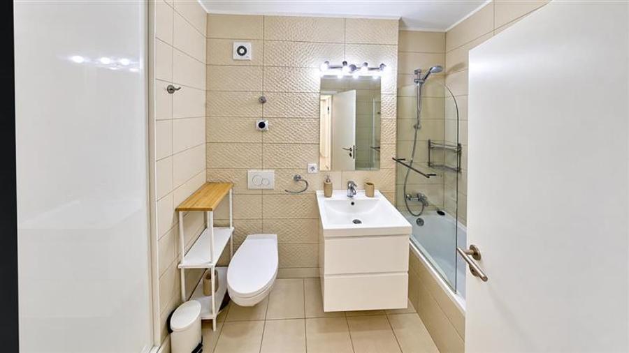 Apartament cu 3 camere decomandat, mobilat în Tractorul