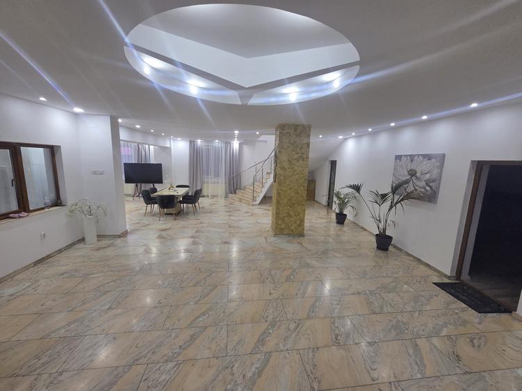 Casă individuală cu 9 camere cu Teren 150 Mp în Brătianu