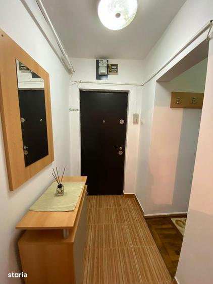 Apartament cu 2 camere decomandat în Craiovița Nouă