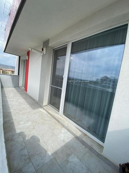 Apartament cu 3 camere semidecomandat, mobilat în Florești