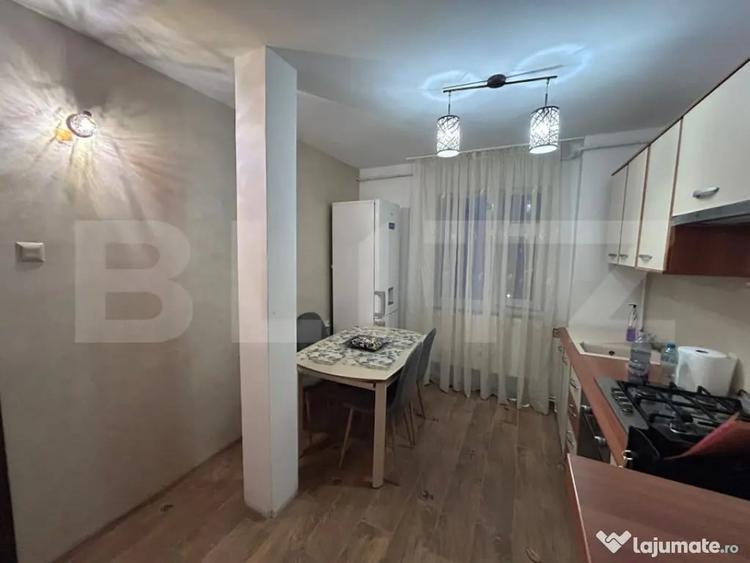 Apartament cu 4 camere decomandat în Rovine