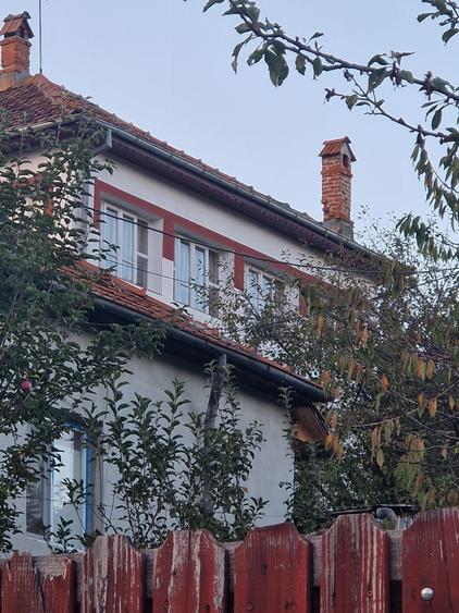 Casă cu 4 camere decomandat în Central