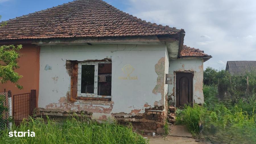 Casă cu 2 camere cu Teren 750 Mp în Santău