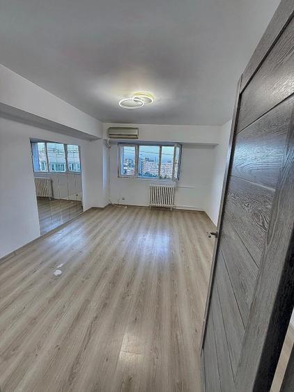 Apartament cu 3 camere decomandat în Obor