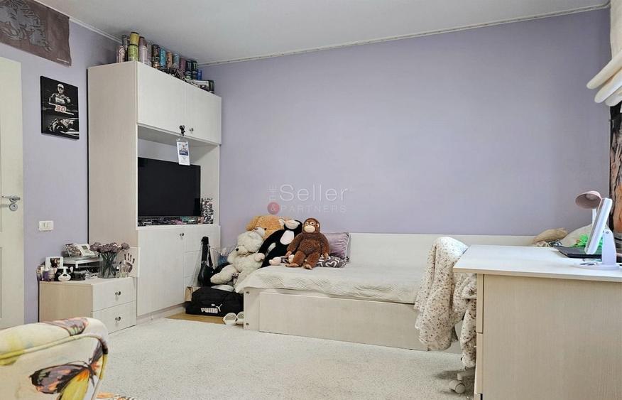 Apartament cu 3 camere decomandat, mobilat în Tractorul