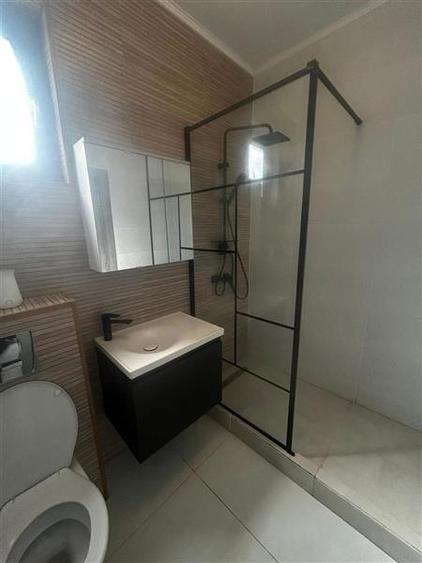 Casă individuală cu 4 camere cu Canalizare în Central