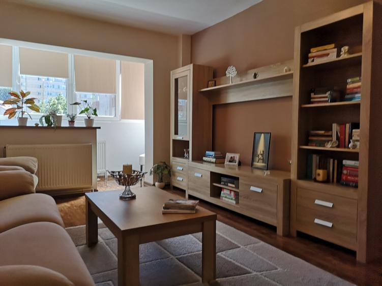 Apartament cu 3 camere decomandat, mobilat în Răcădău