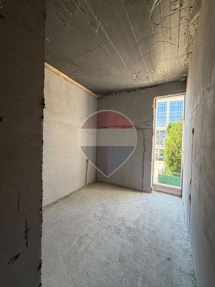 Casă individuală cu 5 camere cu Teren 230 Mp în Central