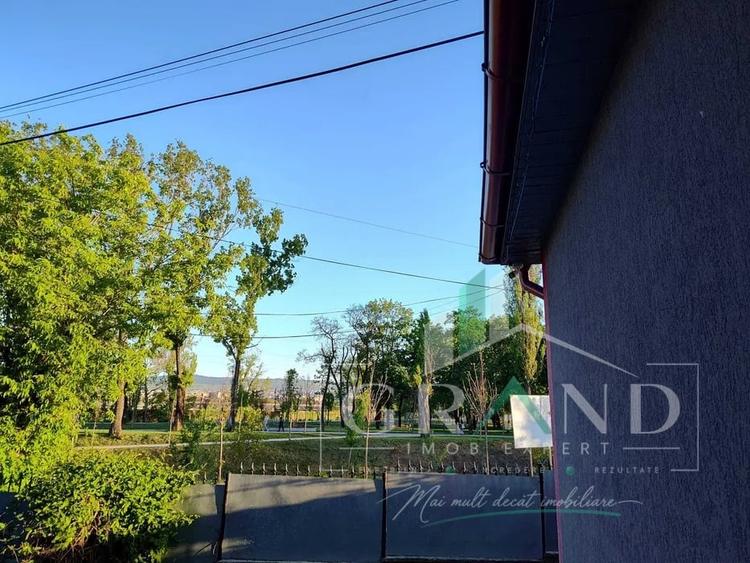 Casă individuală cu 5 camere cu Canalizare în Iris